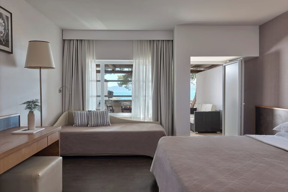 Bungalow Beach Front | Minibar, in-room safe, individually decorated, desk