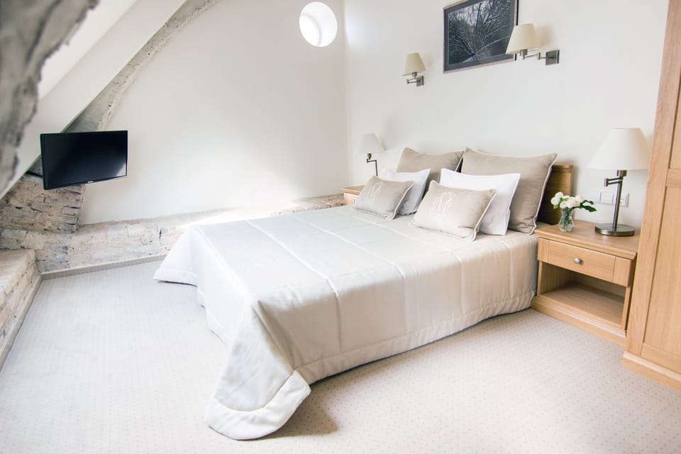 Desk, iron/ironing board, free WiFi, bed sheets