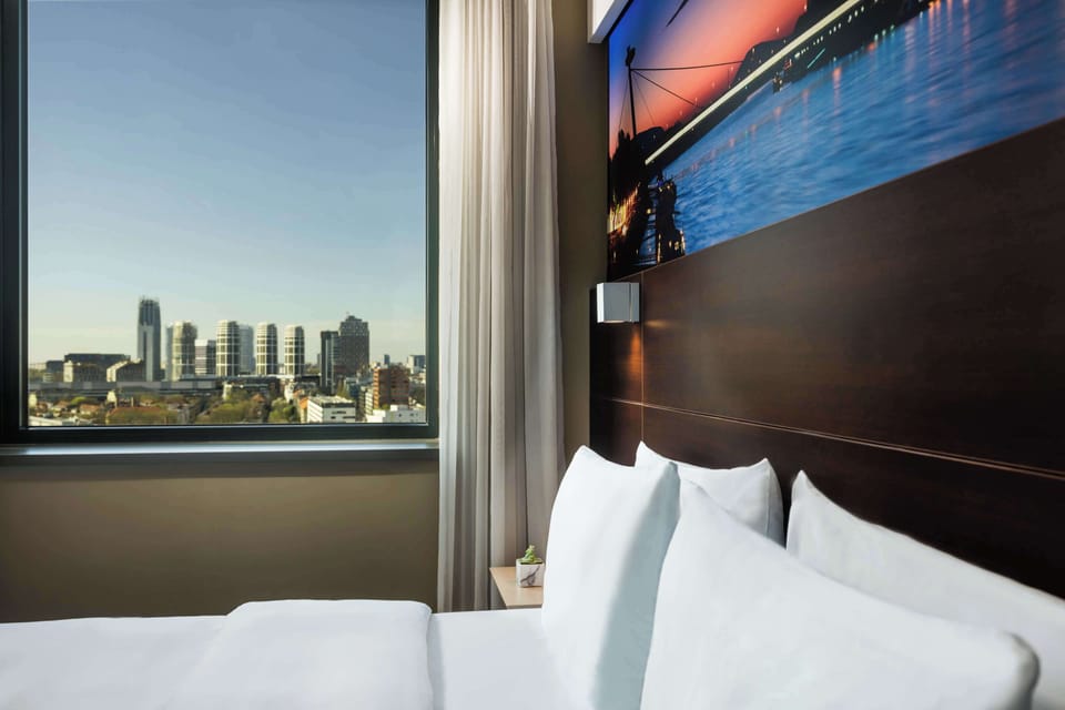Room, 1 King Bed (Castle View ) | Hypo-allergenic bedding, minibar, in-room safe, desk
