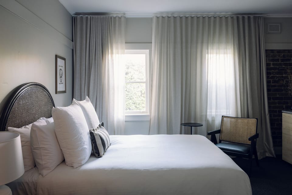 Marjorie Room (No Pets) | Minibar, iron/ironing board, WiFi (free), individually furnished