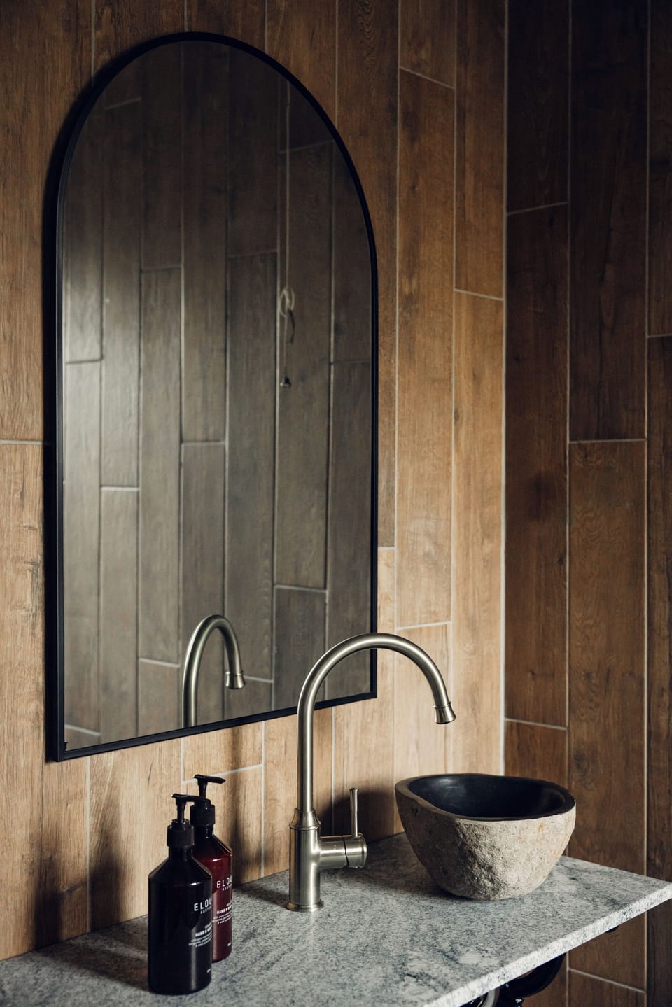 Highlands Suite- Queen (No Pets) | Bathroom | Free toiletries, hair dryer, towels
