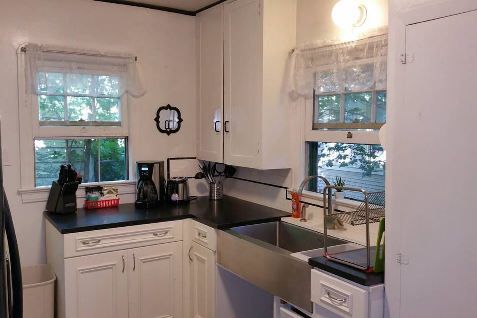 We also provide you with tea, coffee, sugar and creamer. Plus waffles that fit in the toaster are in the freezer plus jam, butter and syrup are in the refrigerator. Quick and easy breakfast to start your day. 
