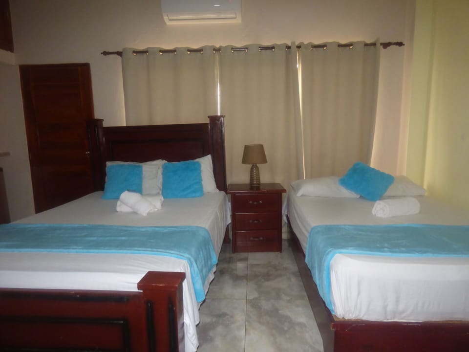 Family Triple Room | Premium bedding, Tempur-Pedic beds, laptop workspace, blackout drapes