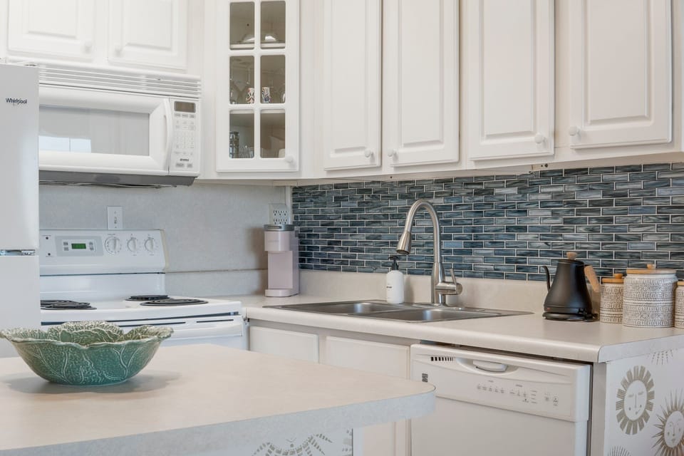 You’ll have no problem creating a delish meal in this kitchen!