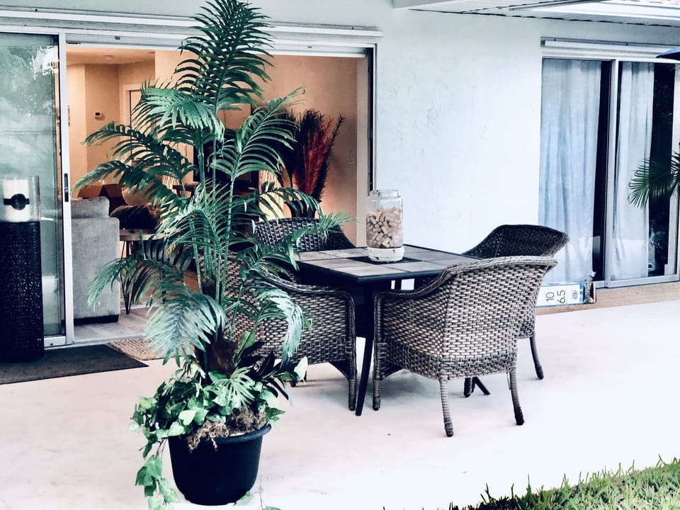 Outdoor dining