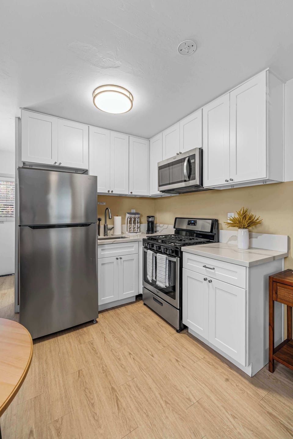 Mini Kitchen | Fridge | Stovetop Oven | Microwave