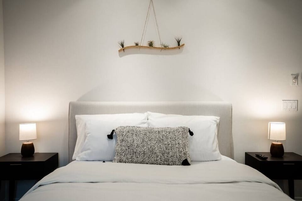 Queen Bed | Highly Praised by Guests