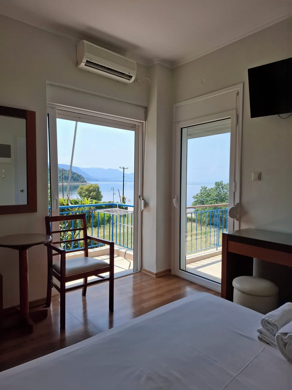 Standard Single Room, Sea View | Minibar, in-room safe, desk, soundproofing