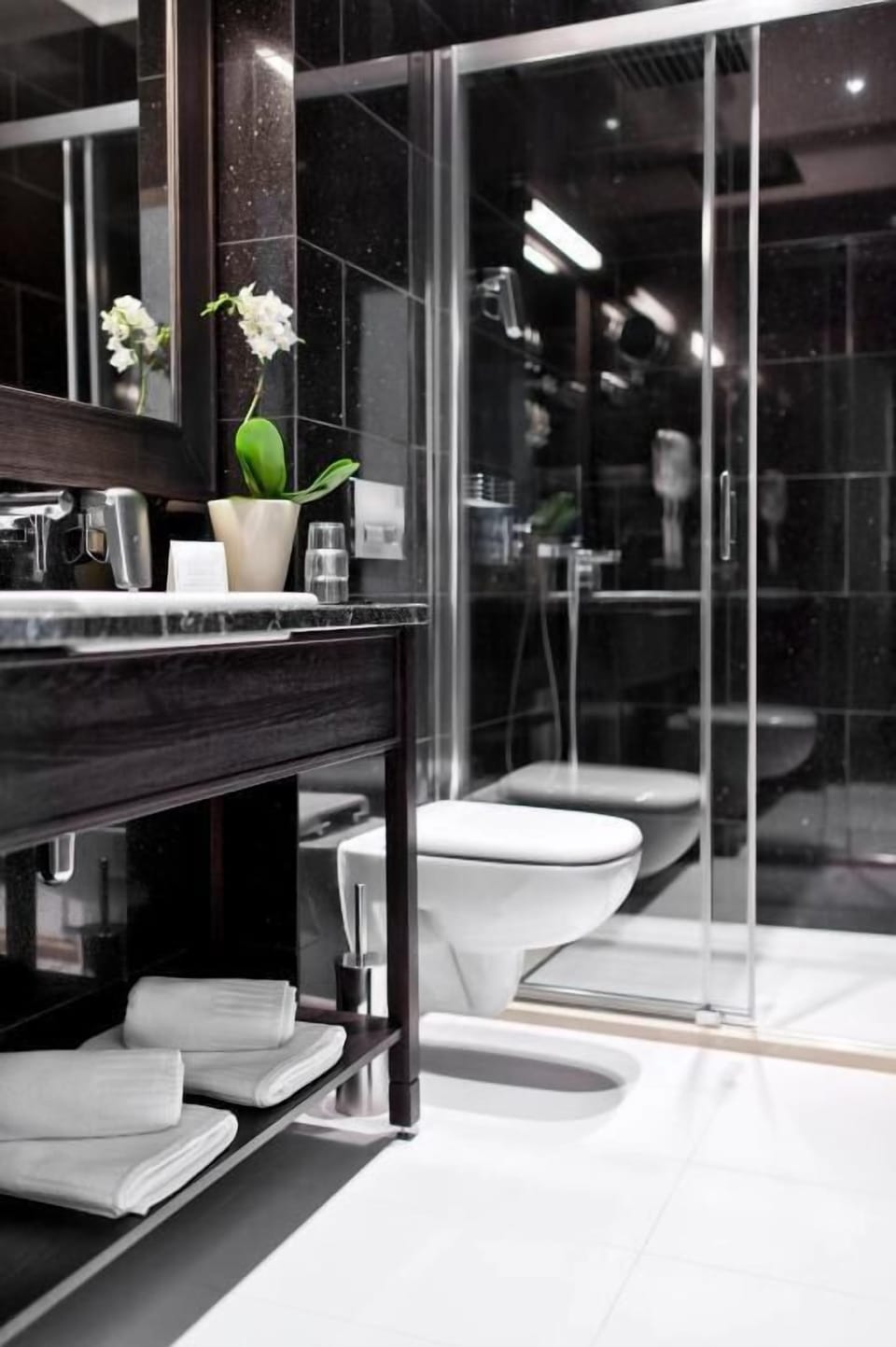 Deluxe Room | Bathroom | Free toiletries, hair dryer, slippers, soap