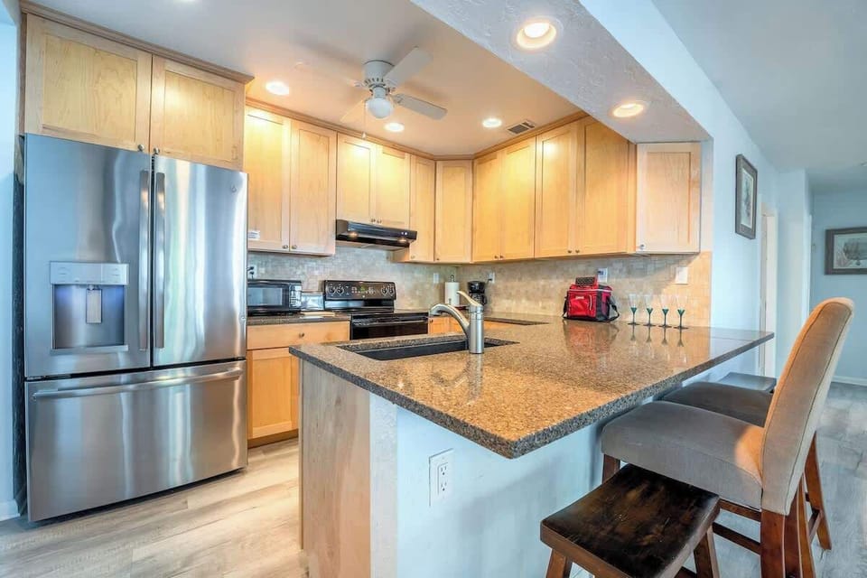 Full kitchen. 