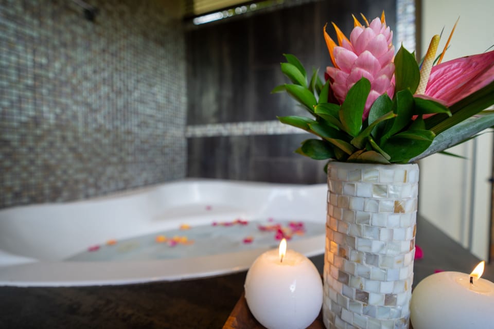 Couples treatment rooms, body treatments, aromatherapy