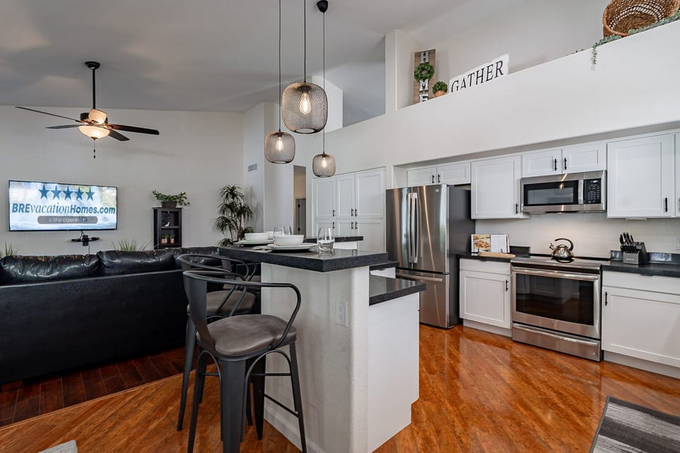 Kitchen: Opens to Family Room