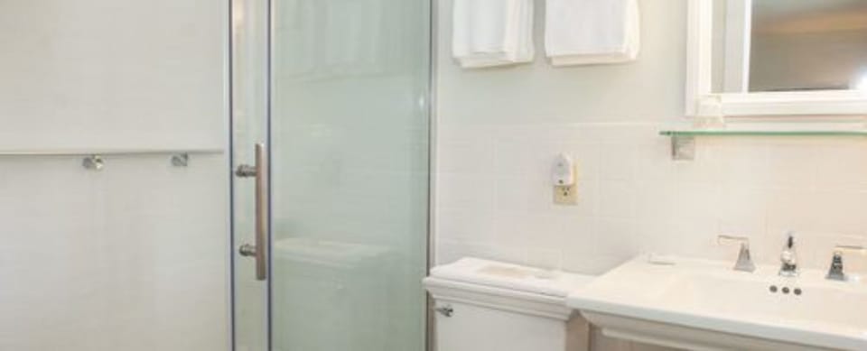 Room (Two) | Bathroom | Shower, eco-friendly toiletries, towels