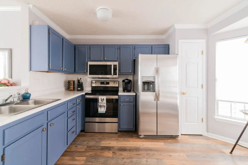 Fully equipped kitchen with all appliances, coffee maker and cooking utensils.