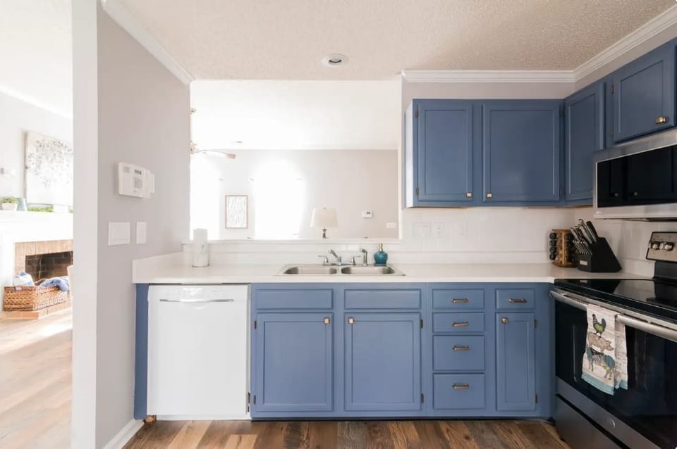 Lots of room in this fully stocked kitchen!