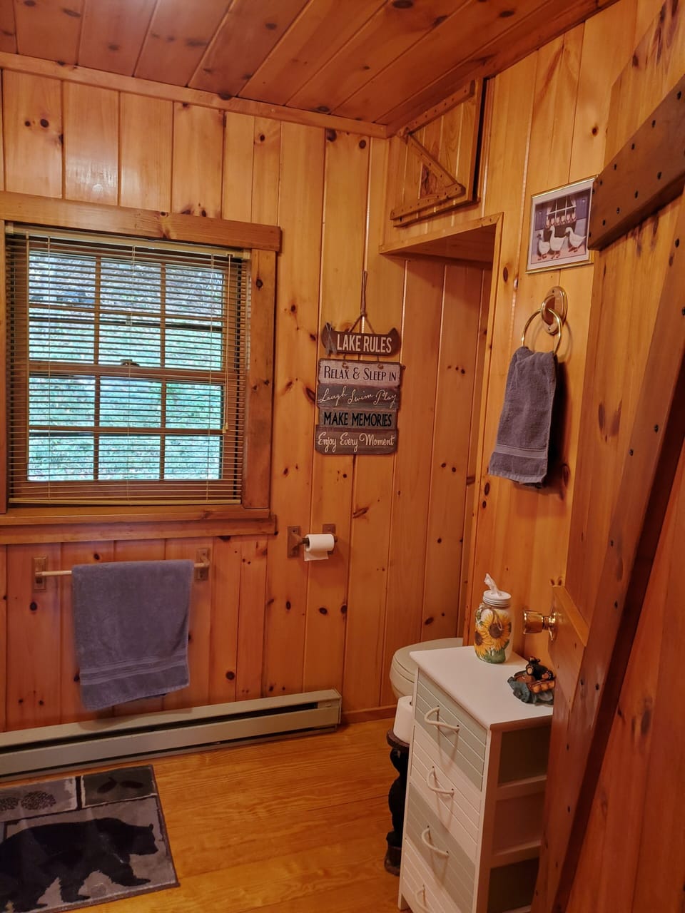 Spacious bath with shower