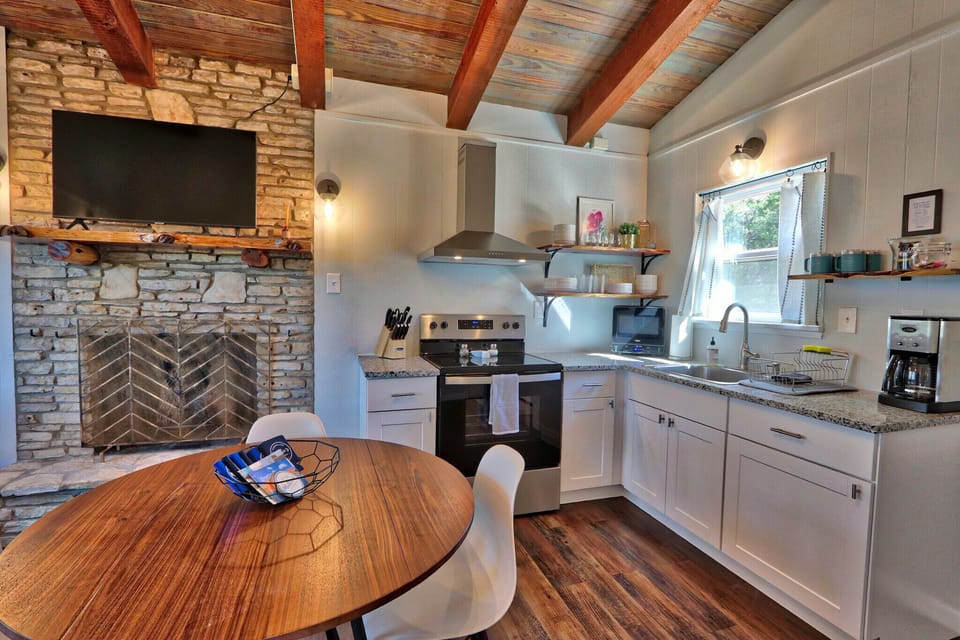 Full kitchen