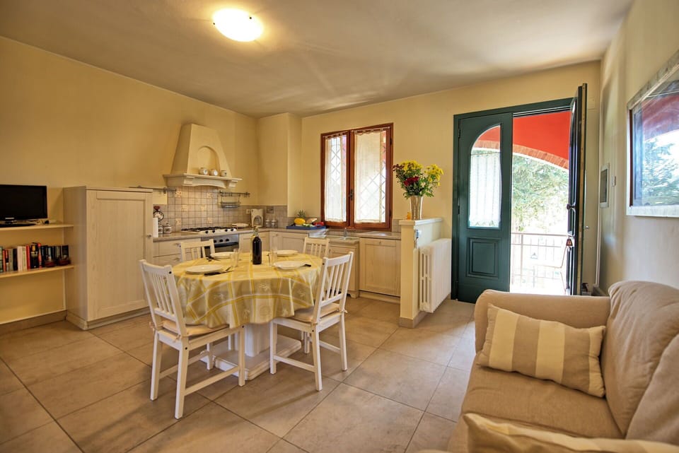 Dining Room, Kitchen