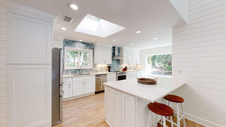 Open Kitchen with Bar