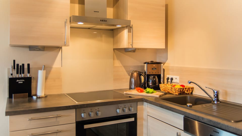 Coffee/tea maker, fridge, microwave, oven