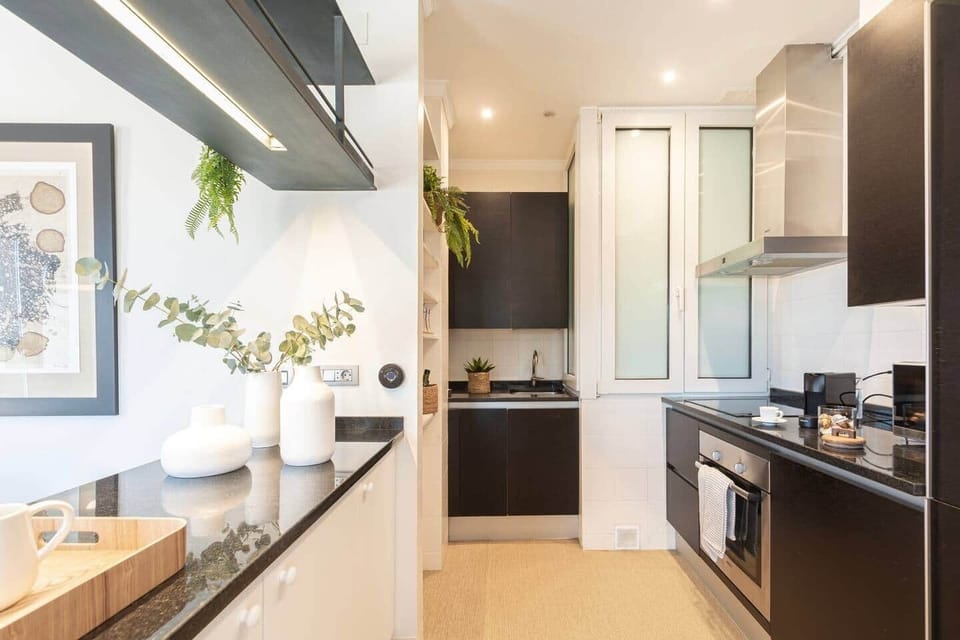 Full and well equipped kitchen,