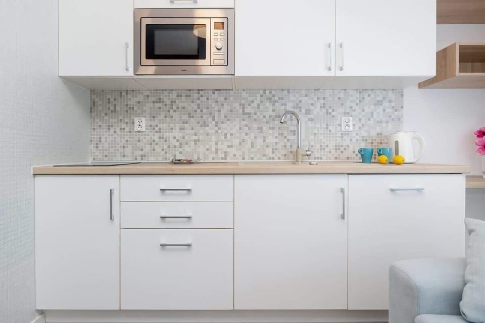 Modern, fully equipped kitchenette. 
