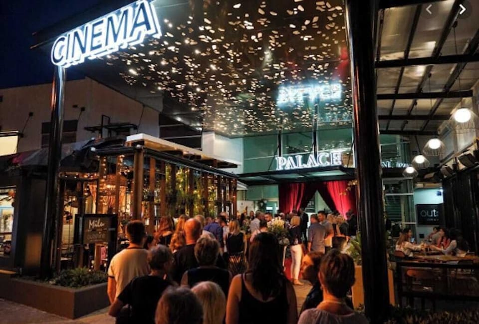 2 mins Palace Centro