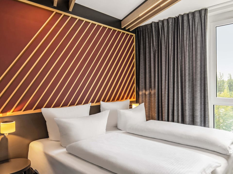 Premium Double Room | Desk, soundproofing, WiFi (free)
