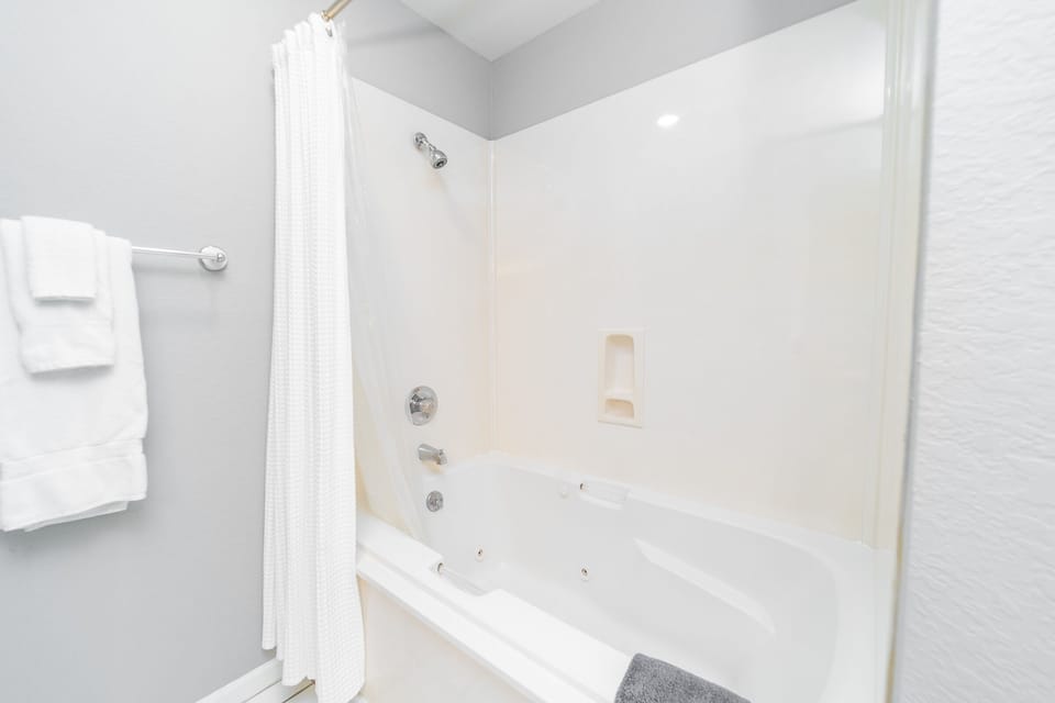 Master Bathroom - Jetted Tub