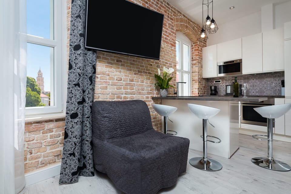 Luxury Studio Suite  | Living room | 55-inch LCD TV with cable channels, TV