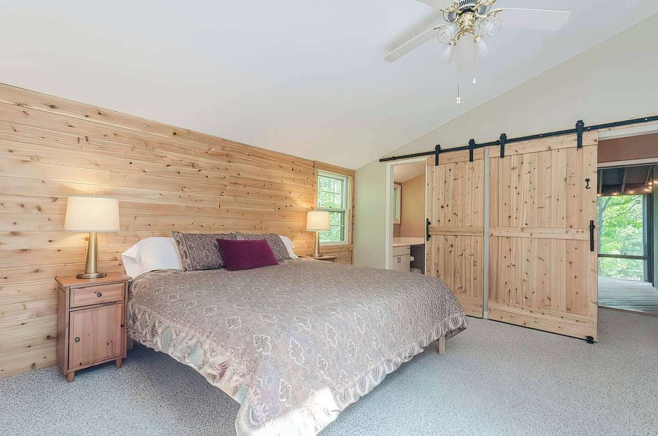 Bedroom 1 - King Bed