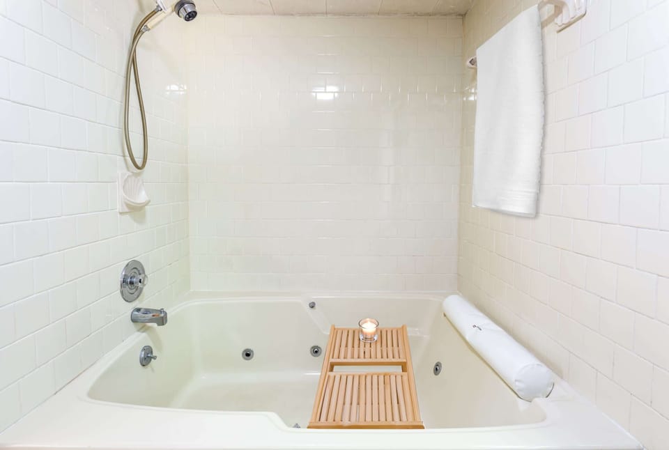 Master Bathroom - Spa tub with jets and shower