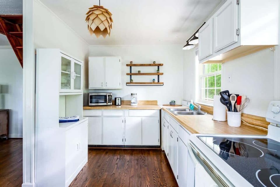 Spacious kitchen for your favorite recipes.
