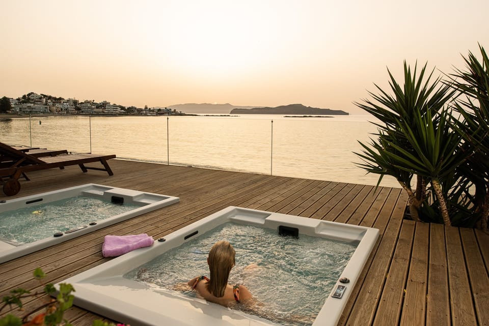 Outdoor spa tub