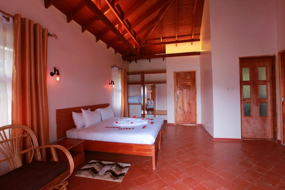 Family Room | Desk, soundproofing, free WiFi, bed sheets