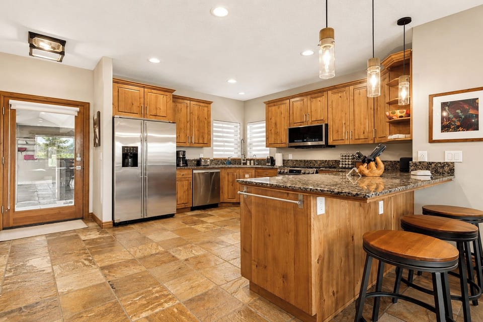 Fully Equipped Kitchen | Main Level