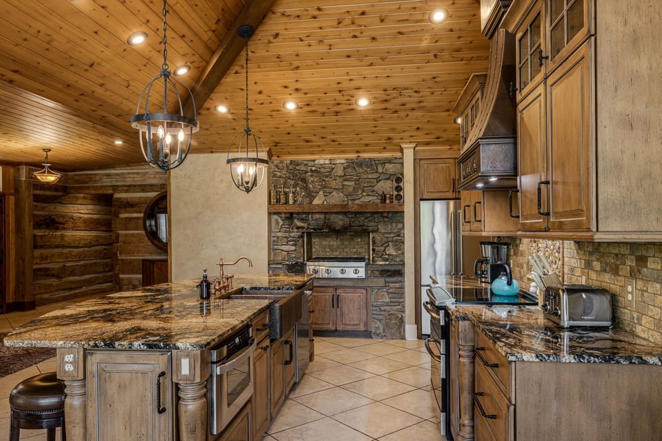 Chef's Gourmet Kitchen w/ Stainless Steel Appliances & Gas Stove