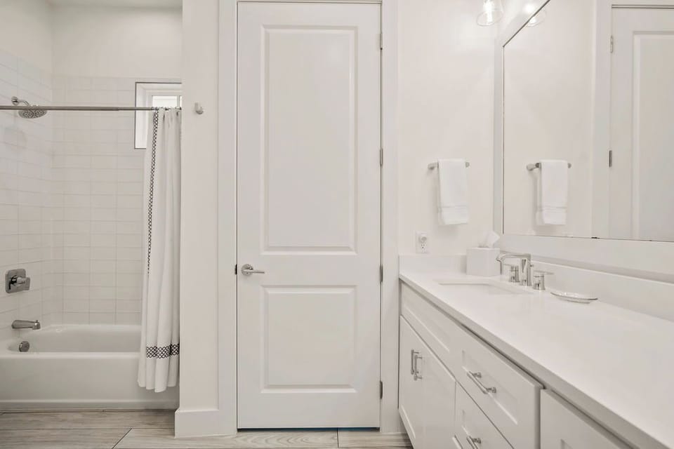 Bunk Room Bathroom, 1st Floor