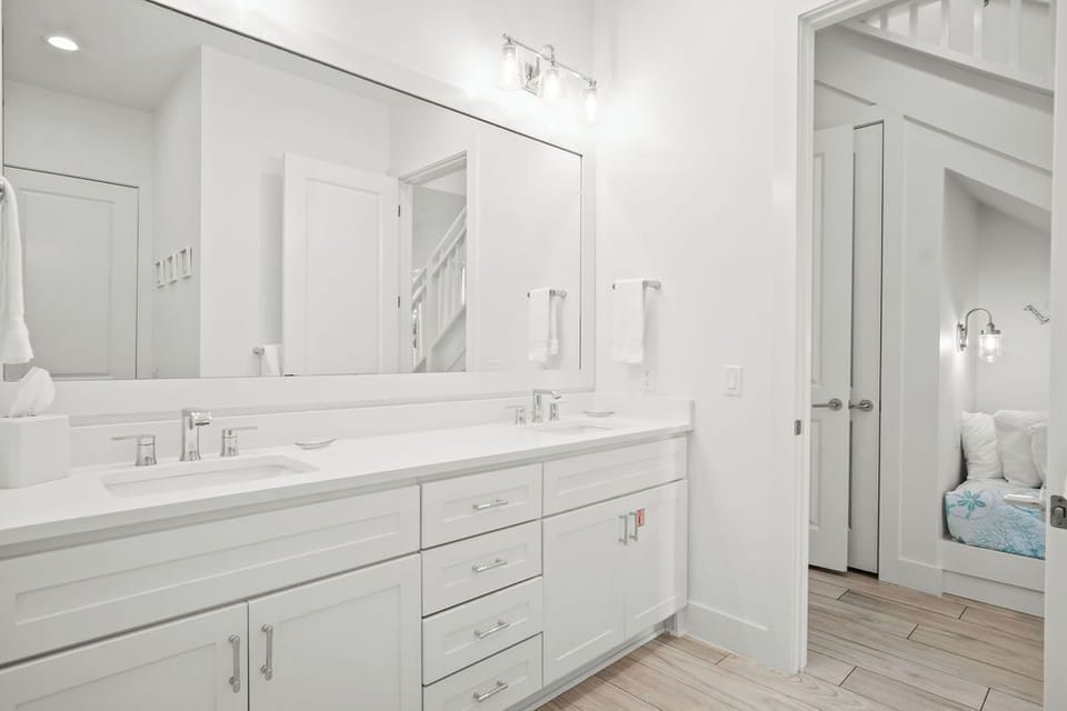 Bunk Room Bathroom, 1st Floor