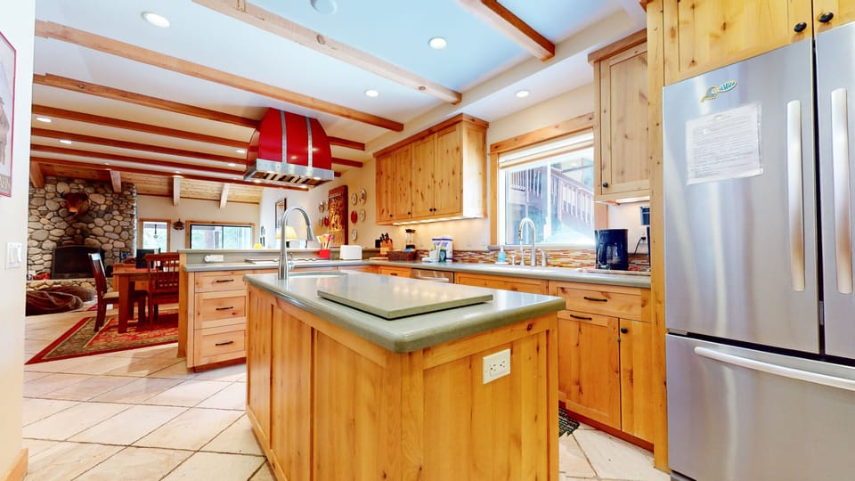 Condo, 5 Bedrooms | Private kitchen | Fridge, oven, coffee/tea maker, toaster