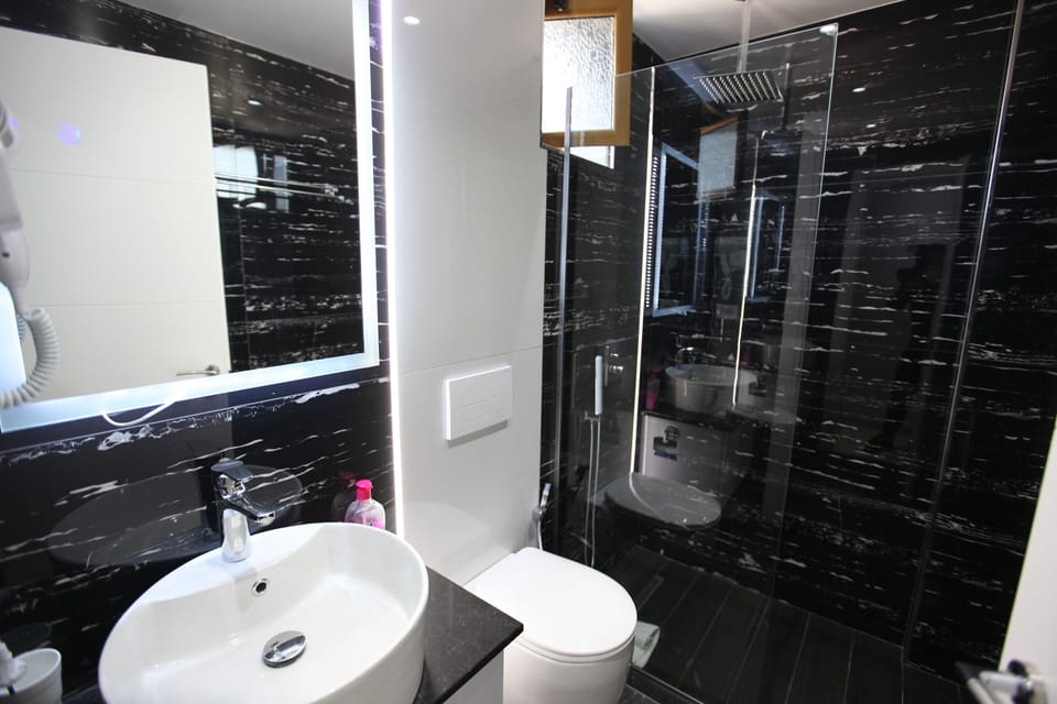 Bathroom sink
