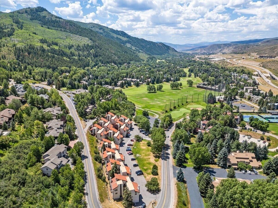 Tee off just steps away at the EagleVail golf course, driving range, and Par 3
