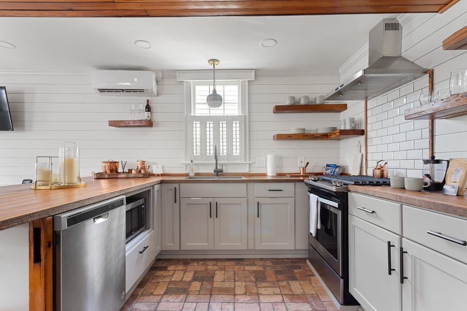 Kitchen (Fully Equipped)