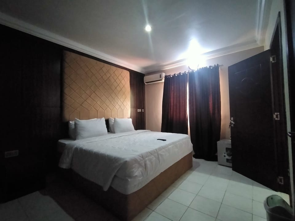 Business Room | Desk, free WiFi, bed sheets