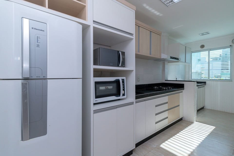 Basic Apartment | Private kitchen | Fridge, microwave, oven, blender