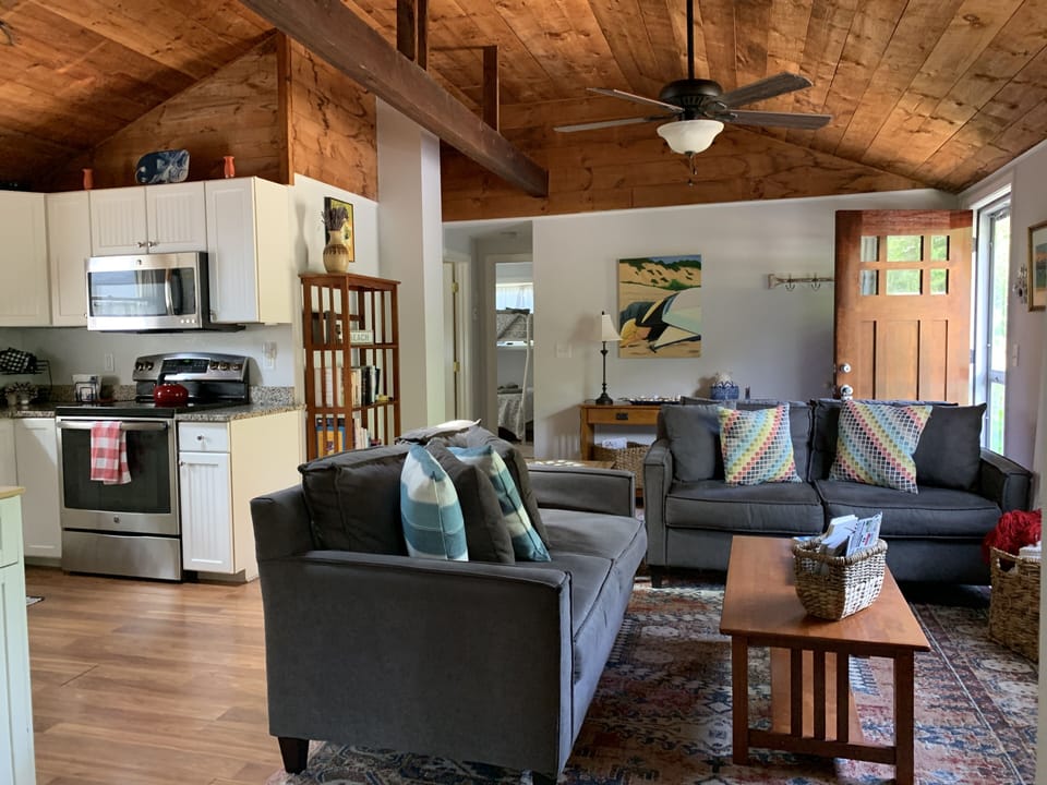 Open, sunny livingroom