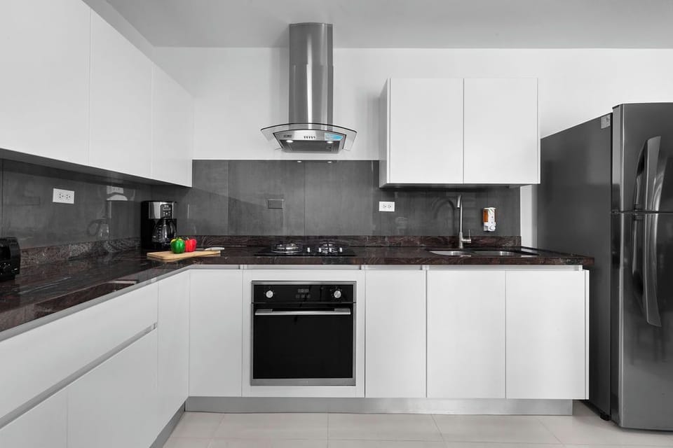 Cook with ease in this fully equipped kitchen, complete with all the essentials for preparing your favorite meals. Whether you’re whipping up breakfast or a gourmet dinner, this space has everything you need for a seamless culinary experience.