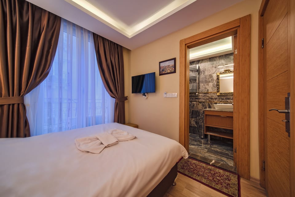 Minibar, in-room safe, iron/ironing board, free WiFi