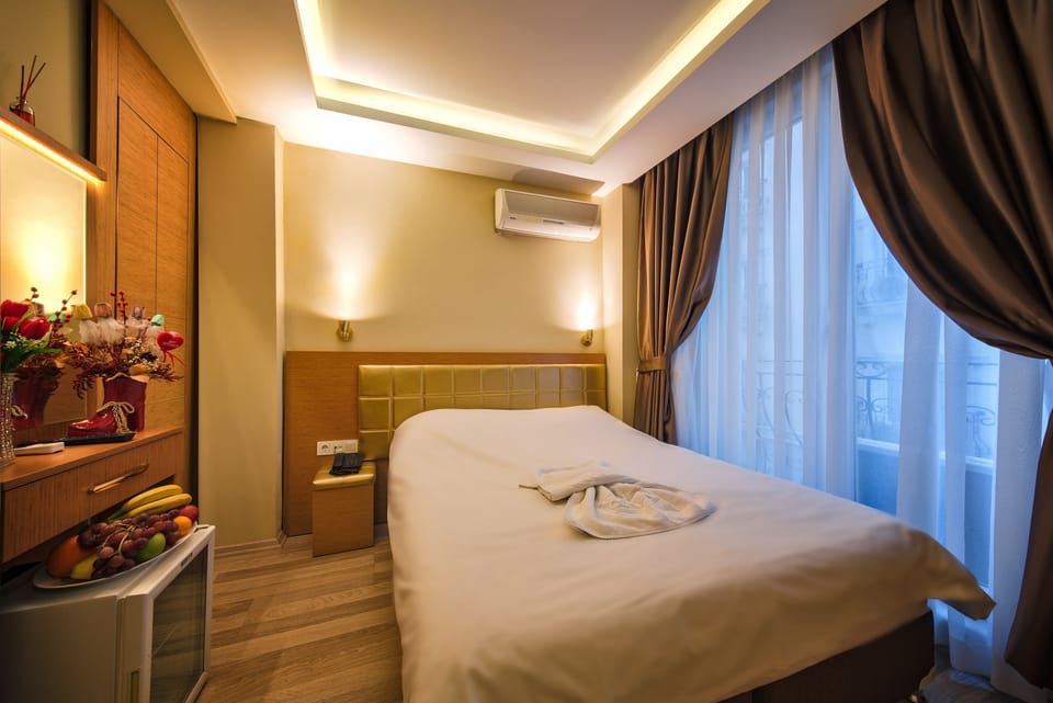 Minibar, in-room safe, iron/ironing board, free WiFi