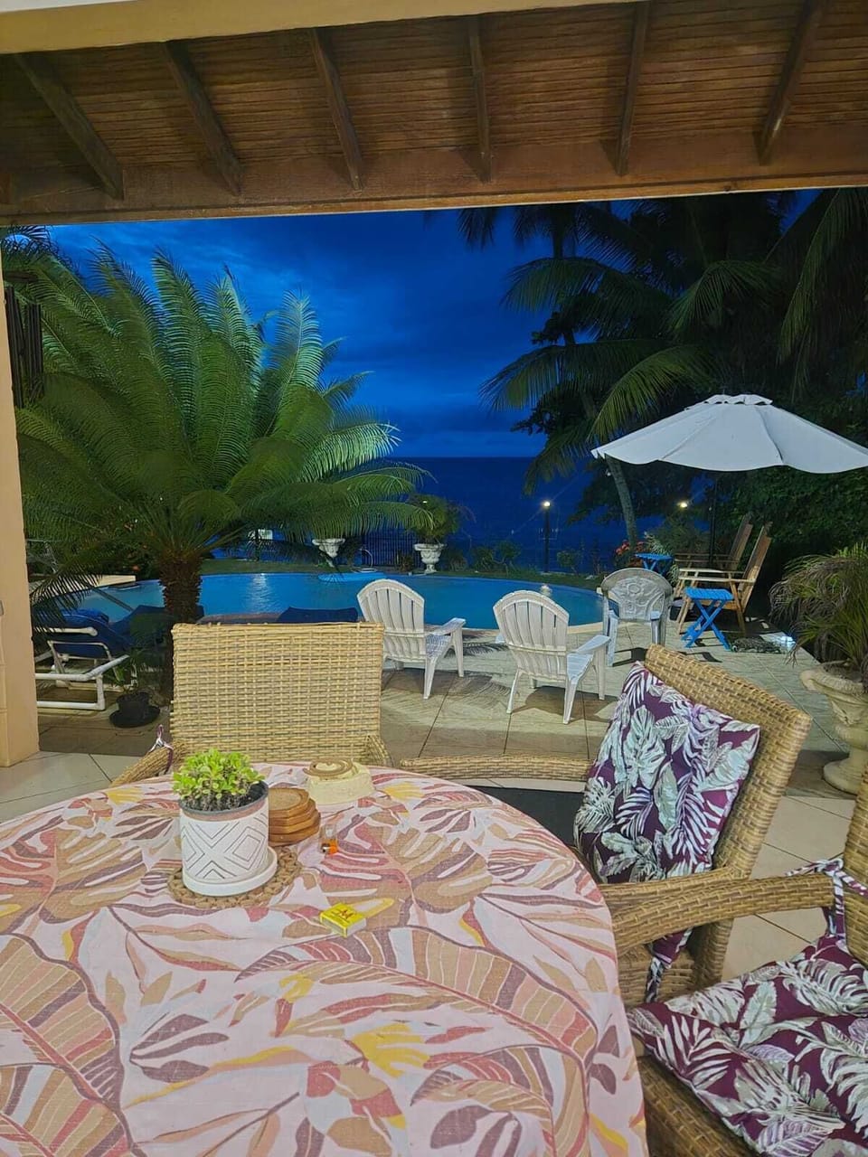 Outdoor dining